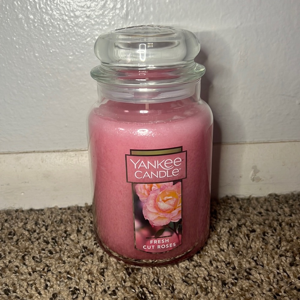 Large Genuine Yankee Candle | Scent: Fresh Cut Roses